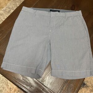 TOMMY HILFIGER WOMENS CASUAL SUMMER GOLF BLUE STRIPED SHORTS WITH POCKETS SZ 10